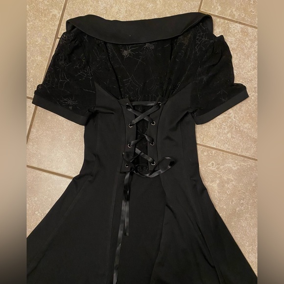 Gothic Collared web dress - Picture 3 of 3